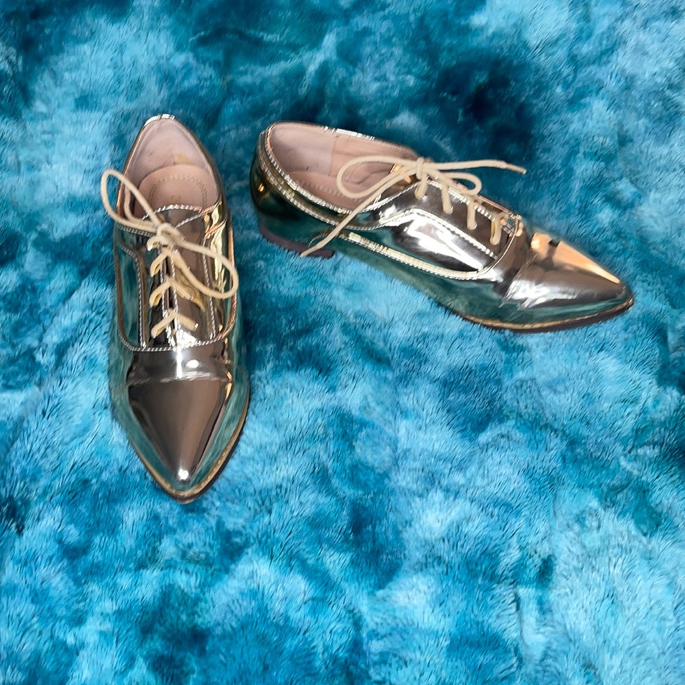 Chase & Chloe Gold Pointed Dress Shoes